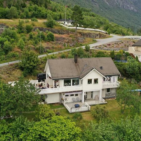 Rake Apartment Loen Luaran gambar